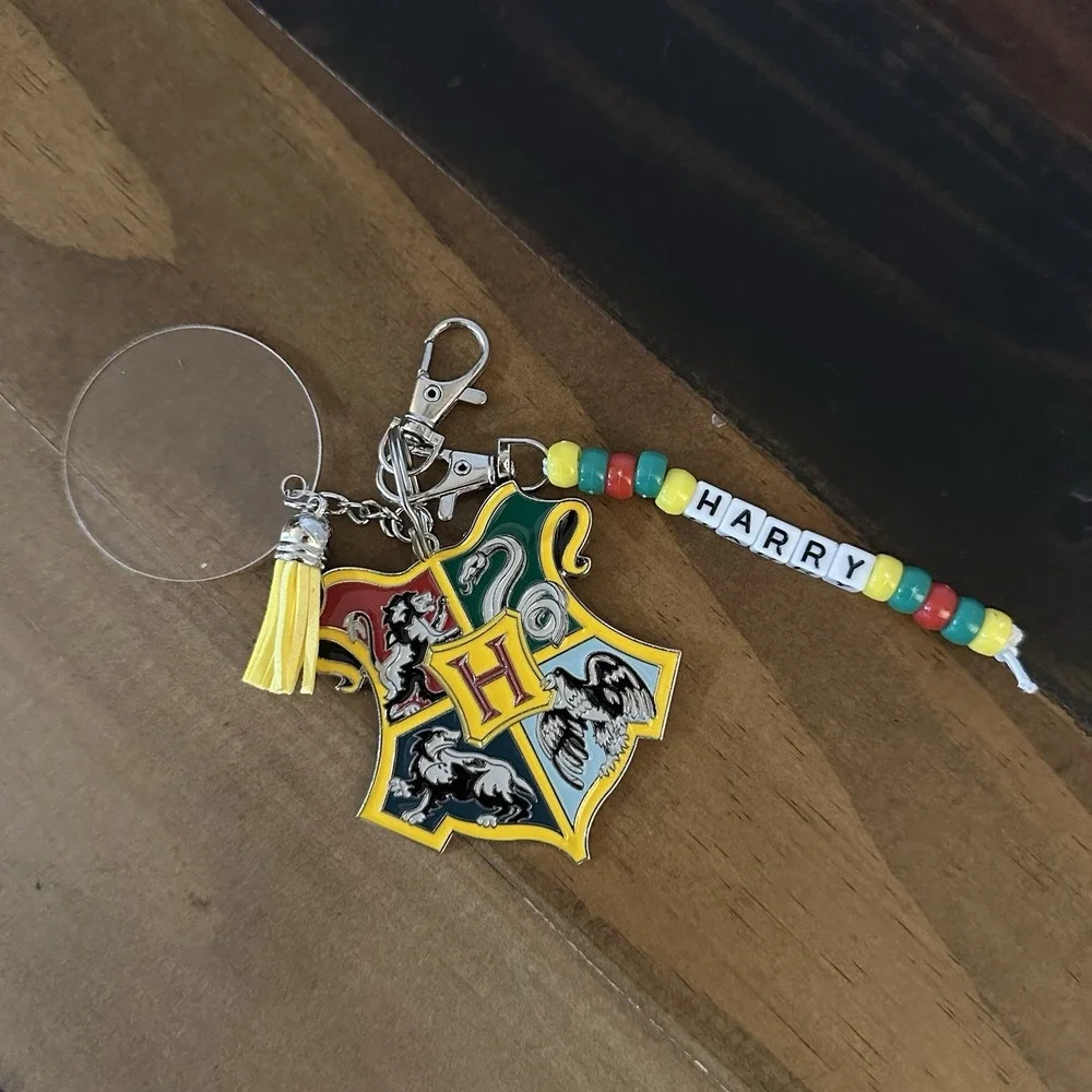 Handmade Harry Potter Keychain Beaded Charm – Hogwarts Crest Gift Key Ring